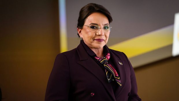 Cumnatul președintei din Honduras, filmat în timp ce negociază mita cu traficanții de droguri: „Noi îi dăm 200.000, ei îi dau 100 lui Mel și păstrează 100”