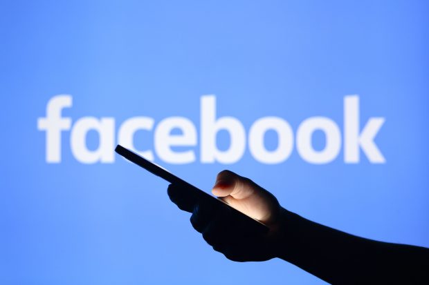 Când poate un copil să-și reclame părinții pentru imaginile postate pe Facebook. „Chiar și sub 18 ani au drepturi digitale asupra datelor personale”