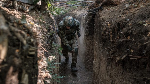 Peste un milion de ucraineni iau parte la război, unii din birouri departe de front. Sunt 19.000 de dezertori în armata ucraineană