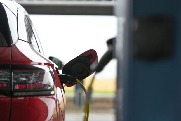 Valoarea tichetului Rabla Plus la mașini electrice ar putea fi majorată. Schimbarea, luată în calcul de ministrul mediului