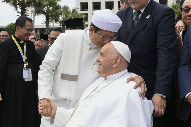 Papa Francisc, ținta unor amenințări teroriste în Indonezia. Șapte persoane au fost reținute