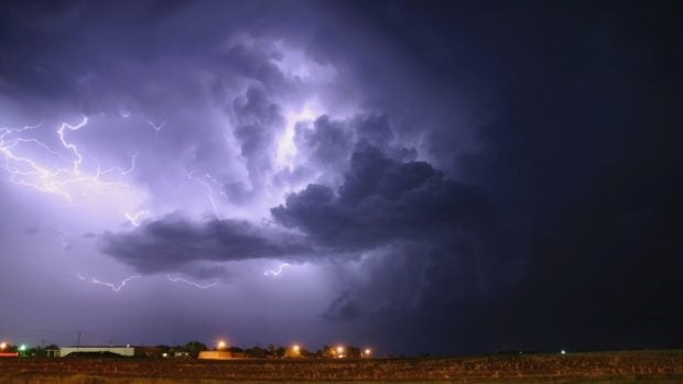 Ciclonul Ashley, în România. Explicații despre fenomenul meteo care va lovi țara noastră în weekend