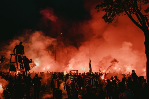 Ce componente chimice creează fumigenele?