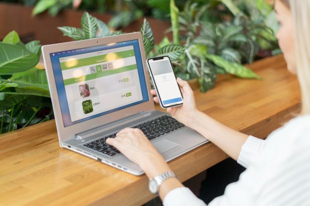 Reinventează-ți afacerea. De ce ai nevoie de o aplicație web și una mobilă