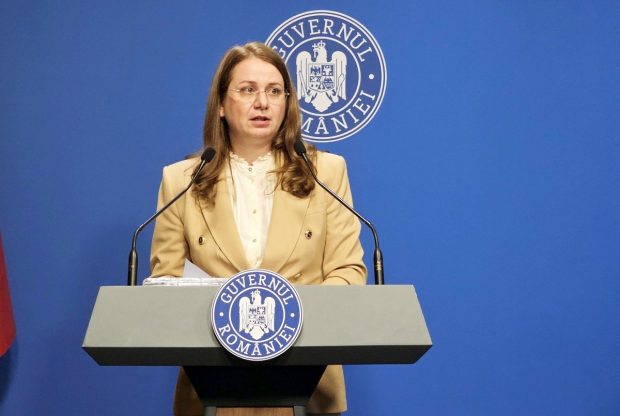 Școala începe pe 9 septembrie. Câte școli cu toalete în curte mai sunt în România