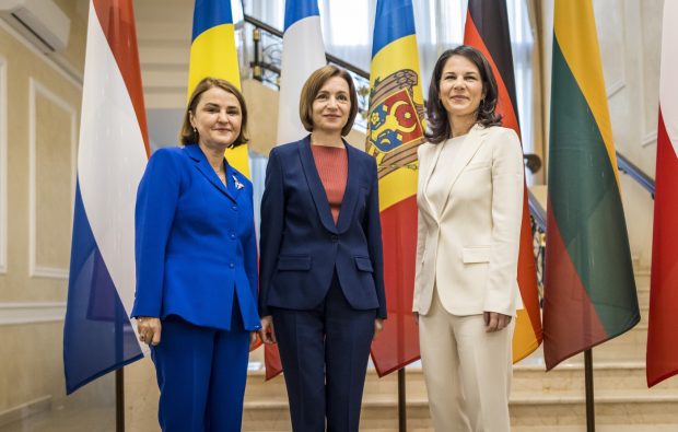 Luminița Odobescu condamnă, la Chișinău, atacurile hibride ale Rusiei. Maia Sandu cere un sprijin „mai rapid” pentru aderarea la UE