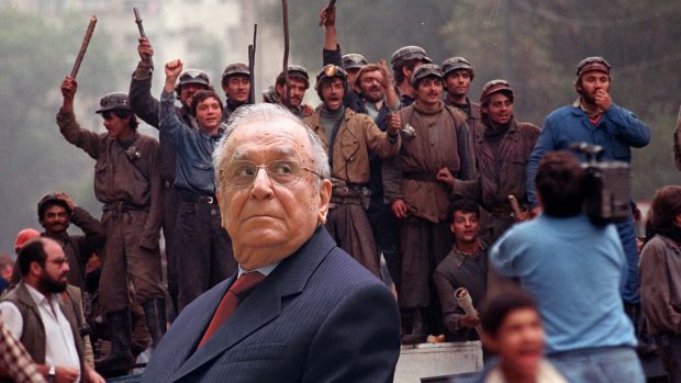 De ce nu va răspunde statul român în solidar cu Ion Iliescu și oamenii lui pentru Mineriada din 13-15 iunie 1990. Doar SRI și MAI ar putea fi bune de plată, la finalul procesului