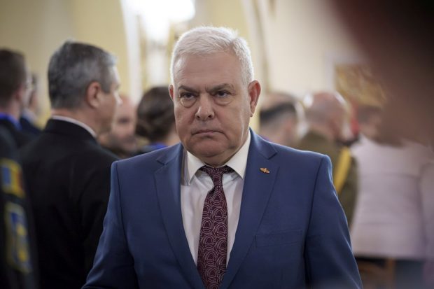 Ministrul Apărării, chemat în Parlament să explice modul cum își protejează România spaţiul aerian, în lipsa unei legi
