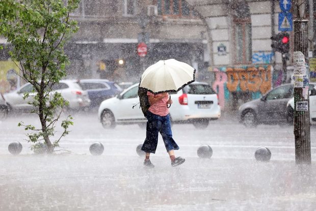 Aproape toată țara, sub avertizări meteo de ploi. Zonele pentru care a fost emis un cod portocaliu