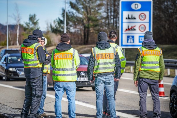 Germania reintroduce controalele la toate frontierele sale terestre și anunță că nu poate primi refugiați. Reacția lui Viktor Orban