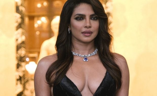 Imagini cu Priyanka Chopra în costum de baie la 42 de ani. Se bucură de vacanța de lux cu soțul în sudul Franței