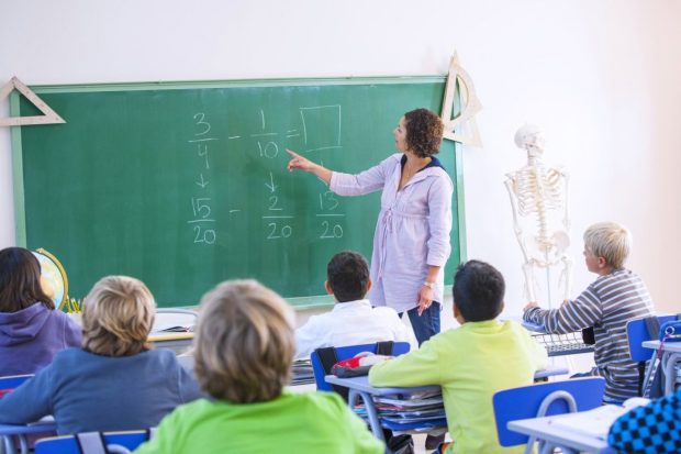 Cât câștigă angajații din sistemul privat de educație. Specialist: „Salariile variază în funcție de experiența și de certificările profesionale”