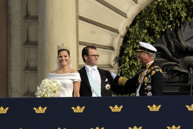 Biserica din Suedia vrea să interzică „tradiţia hollywoodiană” prin care tatăl conduce mireasa la altar