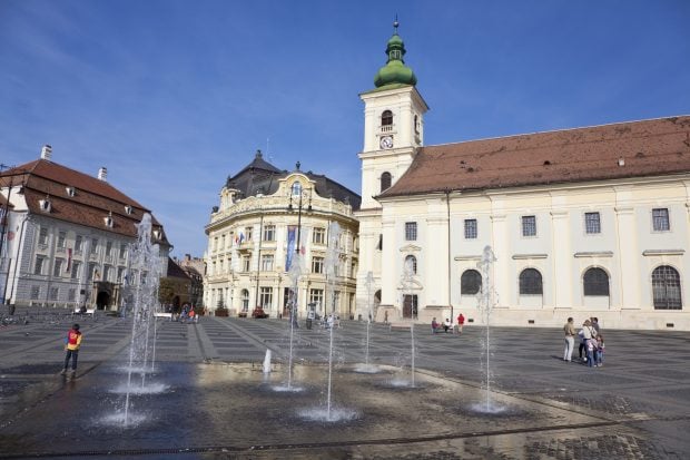 România, în topul celor mai accesibile țări pentru pensionarii americani, scrie Forbes. „Peisaje uluitoare, orașe pitorești și pline de culoare”