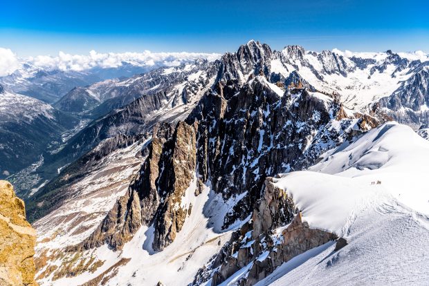 Cei patru alpinişti rămaşi blocaţi pe Mont Blanc din cauza vremii rele au fost găsiţi morți