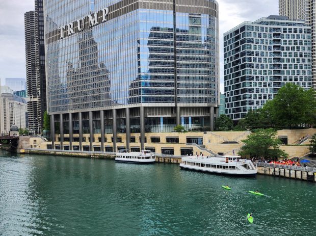 Trump Tower Chicago a încălcat legile de mediu, anunţă un tribunal din Illinois