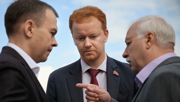 Alertă de securitate în Duma rusă de Stat, după ce un deputat căsătorit a fost filmat, în birou, în companiei Dianei, o escortă de lux: „Să-și scrie demisia”