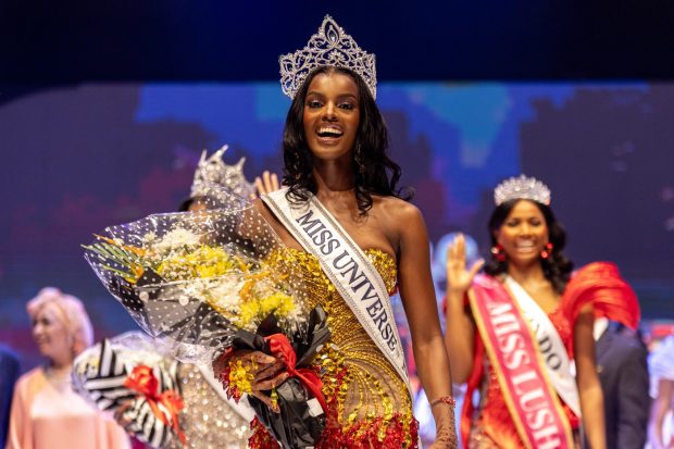 O tânără din Africa de Sud a devenit Miss Univers Nigeria după ce a fost respinsă în țara ei