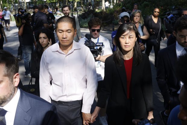 Consulul chinez la New York, expulzat din SUA. Ce spune guvernatoarea Kathy Hochul despre relația cu asistenta sa Linda Sun, acuzată de spionaj