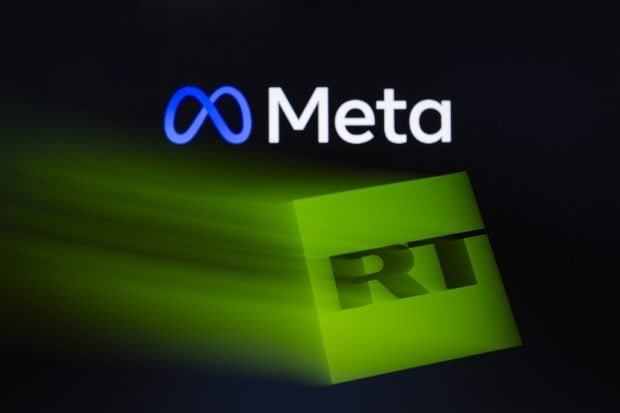 RT și alte rețele controlate de Kremlin, interzise de Meta pe platformele sale