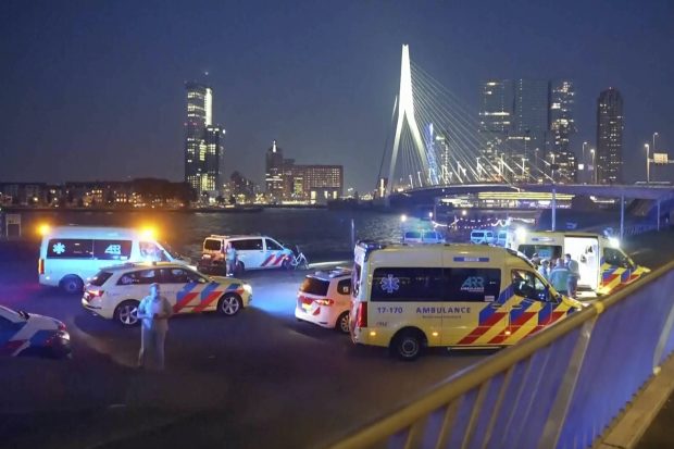Atac cu cuțitul la Rotterdam: Un bărbat a înjunghiat mortal o persoană și a rănit grav alta
