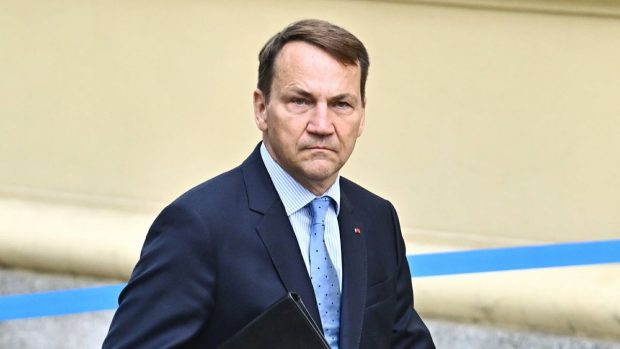 Polonia are „datoria” să doboare rachete rusești deasupra Ucrainei, spune ministrul de externe de la Varșovia, Radoslaw Sikorski