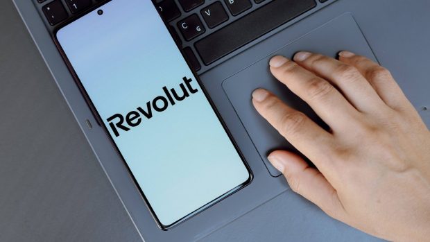Schimbări la Revolut: se deschide o sucursală în România și se schimbă IBAN-urile clienților români