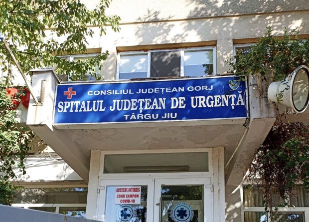 Angajatul Spitalului Judeţean din Târgu Jiu care a furat mâncarea pacienților a fost demis. Voia să ducă alimentele la un eveniment în familie