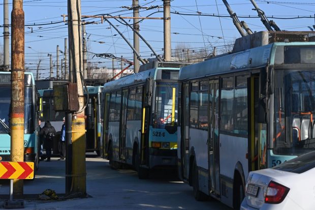 Numărul de autobuze, troleibuze şi tramvaie va fi mărit odată cu începerea anului şcolar