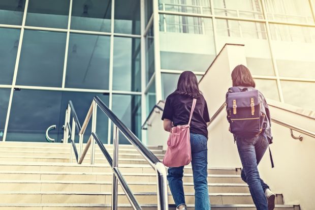 Zeci de elevi români au fost admiși în 2024 la universități din Ivy League și alte instituții academice de top din lume