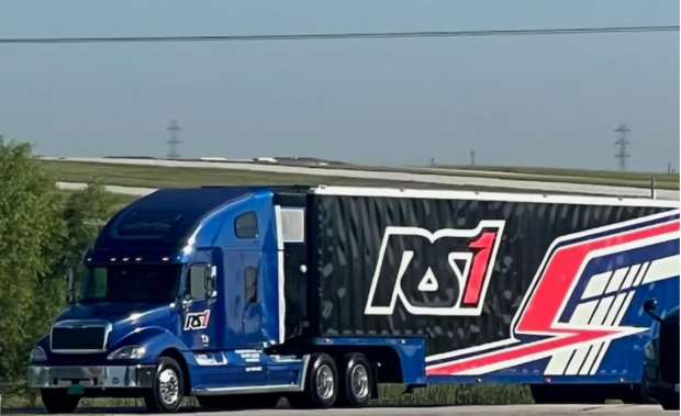 Hoții au furat un TIR care transporta patru mașini de curse Porsche, în valoare de 1,5 milioane de dolari, în Florida