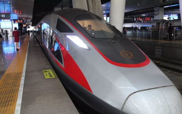 Primul tren electric chinezesc în România. Prin ce orașe va trece și care este viteza maximă cu care poate circula | VIDEO