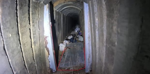 Cum arată tunelul înghesuit şi însângerat în care au fost ţinuţi cei şase ostatici israelieni înainte de a fi ucişi | VIDEO