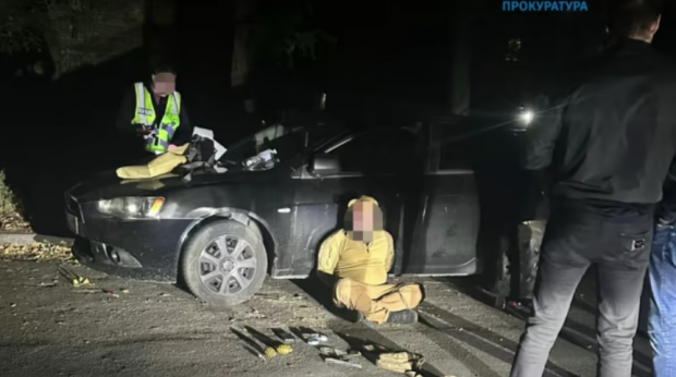 Patru ucraineni deghizați în polițiști au răpit un străin, l-au bătut și i-au cerut 100.000 de dolari ca să nu-l omoare