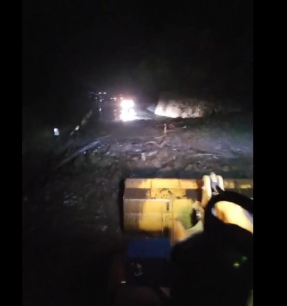 Traficul pe Valea Oltului dinspre Sibiu către Râmnicu Vâlcea, blocat în urma viiturii. Circulaţia a fost deviată pe DN 1