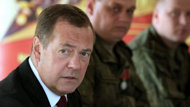 Țările mici din NATO sunt amenințate cu distrugerea totală de către Dmitri Medvedev: Rusia folosește o armă nucleară tactică