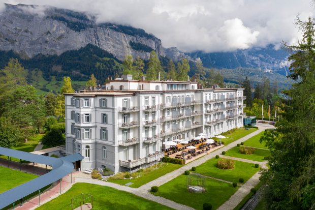 „Frații Dedeman” au achiziționat un hotel de lux vechi de aproape 150 de ani din Alpii elvețieni