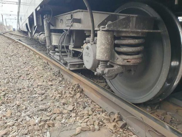 Trafic feroviar oprit pe linia Giurgiu – Videle, după ce un vagon de marfă a deraiat. Două trenuri au staționat în gări