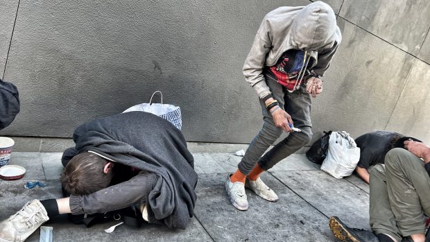 Cum arată „iadul drogurilor” din San Francisco, unde trăiesc 8.000 de dependenți fără adăpost: „Suntem niște animale sălbatice”