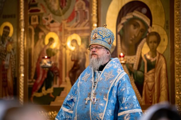 O profesoară rusă a fost demisă din cauză că purta haine în culorile drapelului ucrainean. Arhiepiscopul de Vladikavkaz, care era în sutană galben-albastră, a dat ordinul