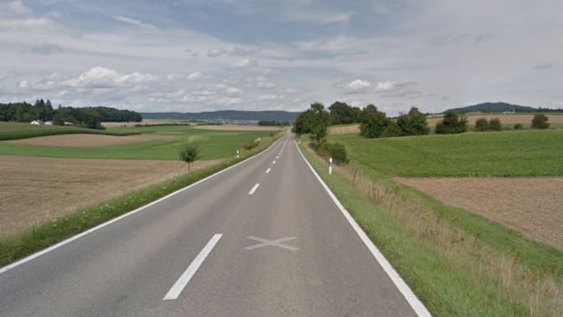 Un român a rămas nu doar fără permis, ci și fără mașină, în Elveția, unde a fost prins că circula cu 160 km/h pe un drum de țară