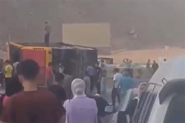 Un autobuz plin cu studenți s-a răsturnat în Egipt: cel puțin 12 morți și 33 de răniți