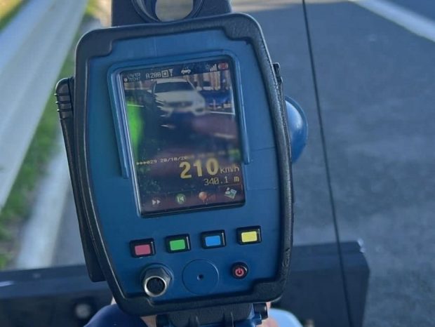 Un șofer prins circulând cu 210 km/h, pe A1 Deva-Nădlac, amendat cu 3.300 de lei