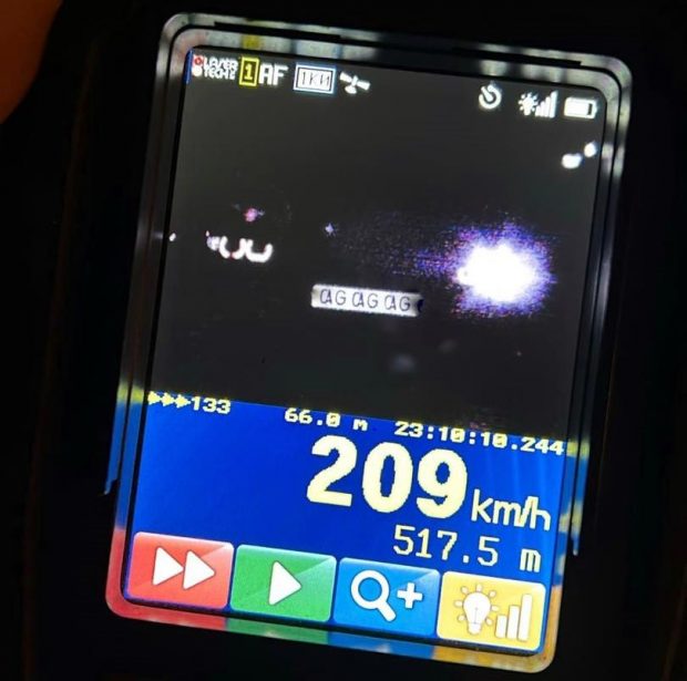 Șofer de 23 de ani, prins conducând cu 209 km/h pe A1: „Pe autostradă, piciorul mai scapă…”