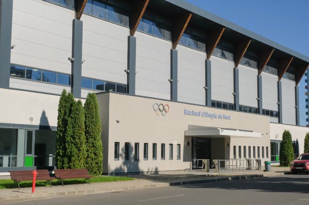 Bazinul Olimpic din Brașov se redeschide pentru sportivi și amatori. Lista tarifelor de acces