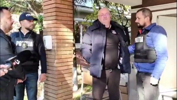Adrian Marțian, milionarul român găsit în Serbia alături de copiii săi dați dispăruți, lăsat liber de Judecătoria Deva, după ce i-a expirat ordonanța de reținere