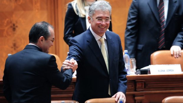 Adriean Videanu și soția sa sunt cei doi pensionari români de la care au fost confiscate bijuterii de 650.000 de euro, pe aeroportul din Munchen: „Nu am știut legislația UE”