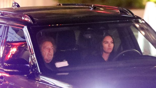Al Pacino spune că „este distractiv” să fii proaspăt tătic la 84 de ani