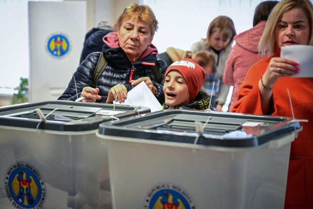 LIVETEXT Alegeri prezidențiale și referendum în Republica Moldova. Maia Sandu și Alexandr Stoianoglo, în turul doi. Suspans la referendum