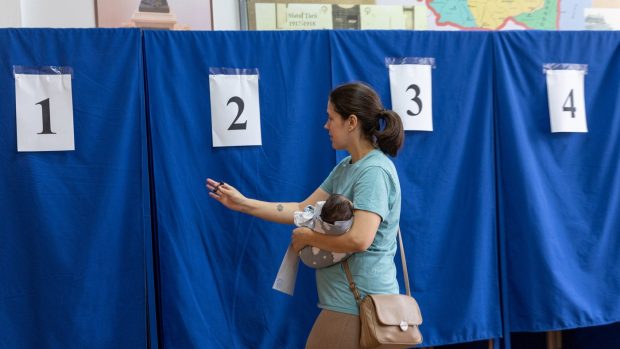 Jurnalistă din Moldova dezvăluie rețeaua de cumpărare a voturilor lui Ilan Șor | VIDEO